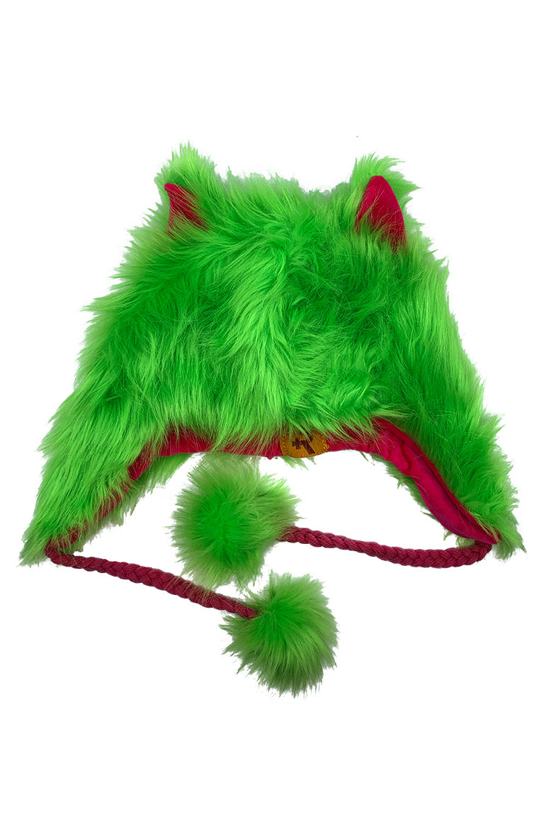 A green fashion hat with the imitated design of a wolf